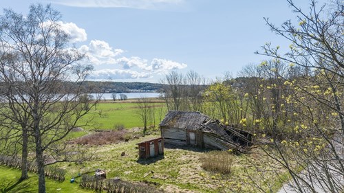 Byggnaden som syns på bild är idag bortforslad