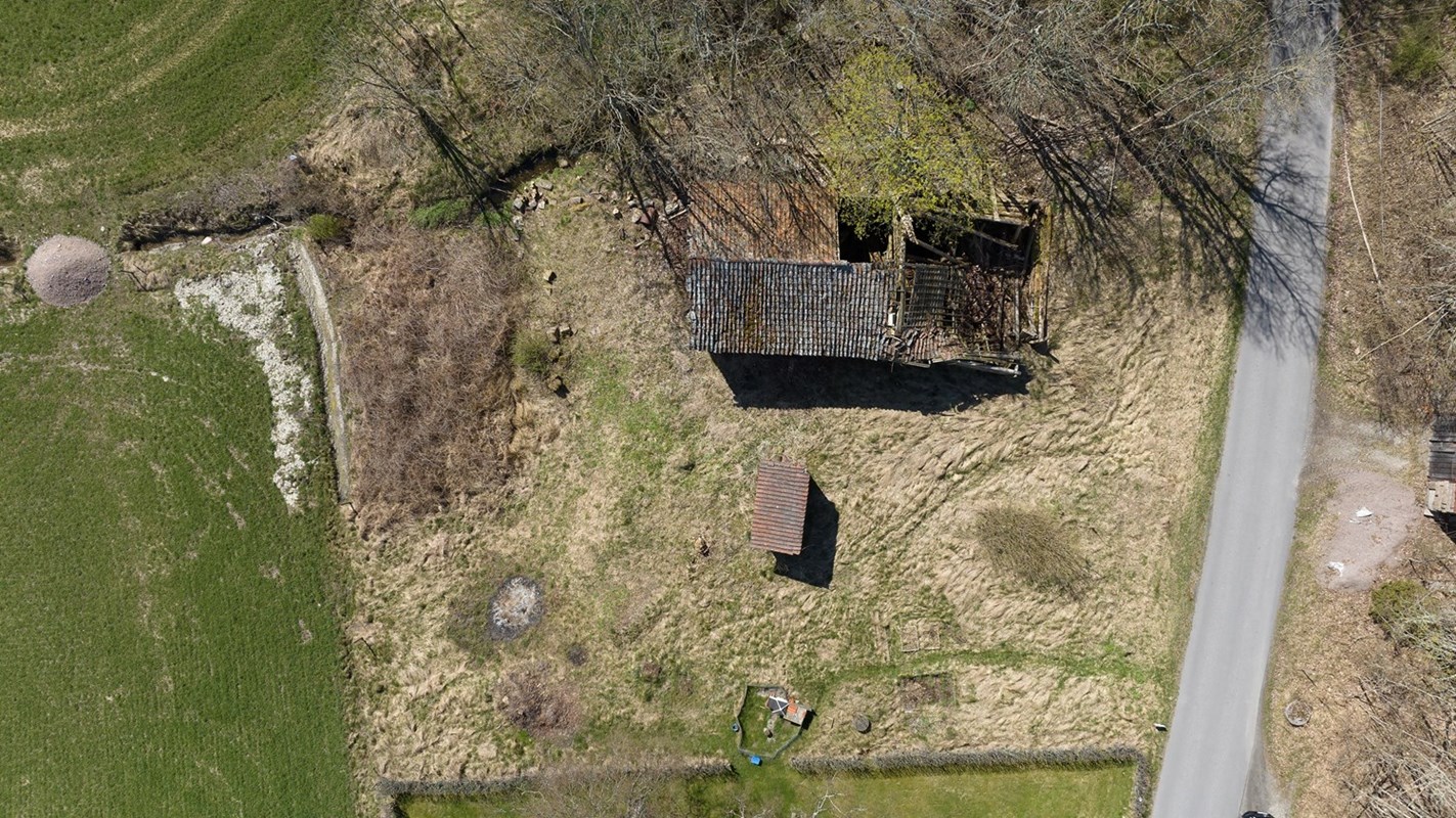 Byggnaden som syns på bild är idag bortforslad