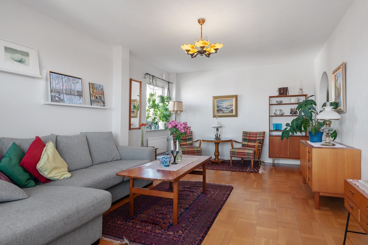 HEmtrevligt vardagsrum med möjlighet att möblera i två delar