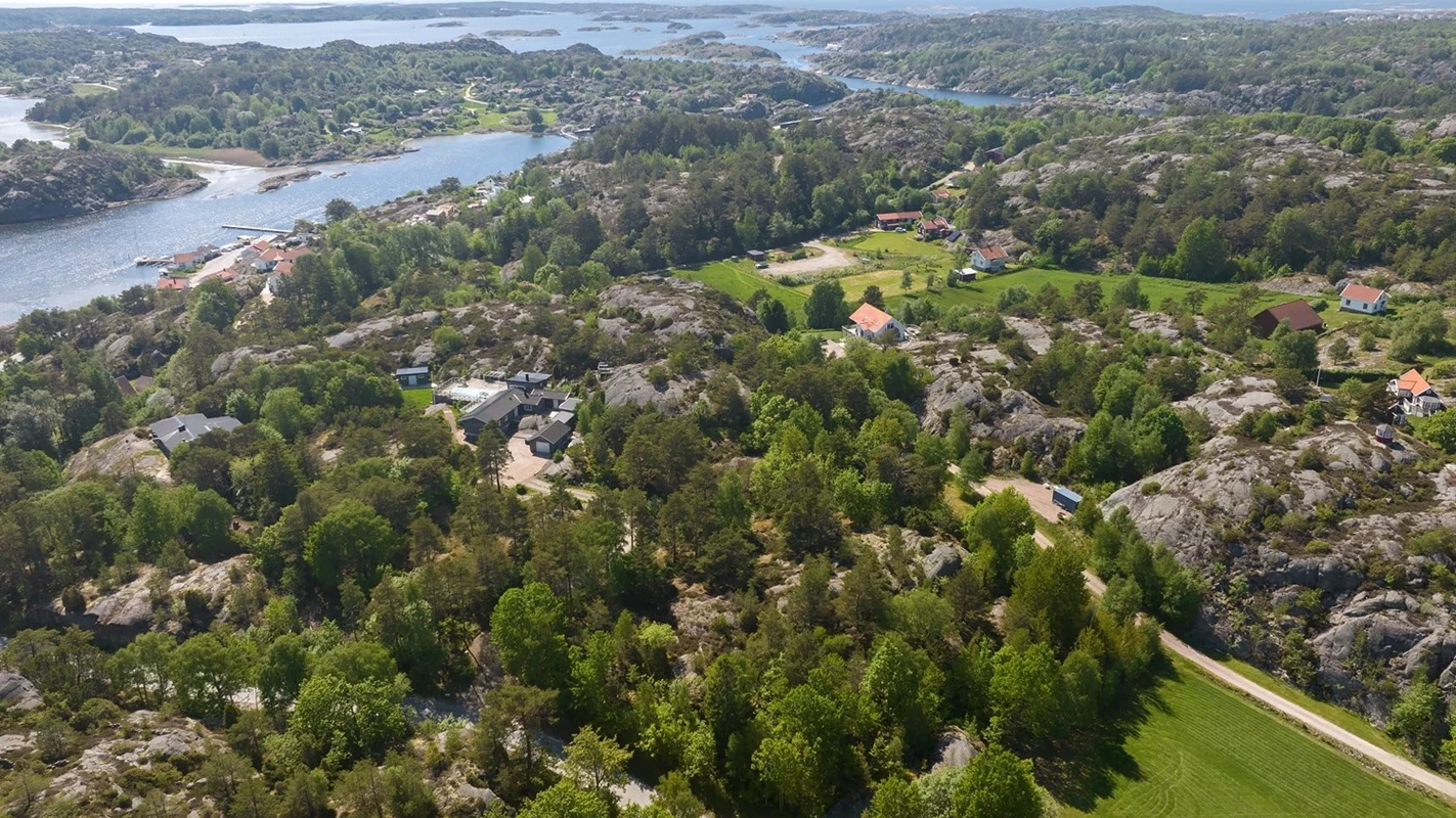 Två byggklara, fina tomter med fantastiskt fint läge
