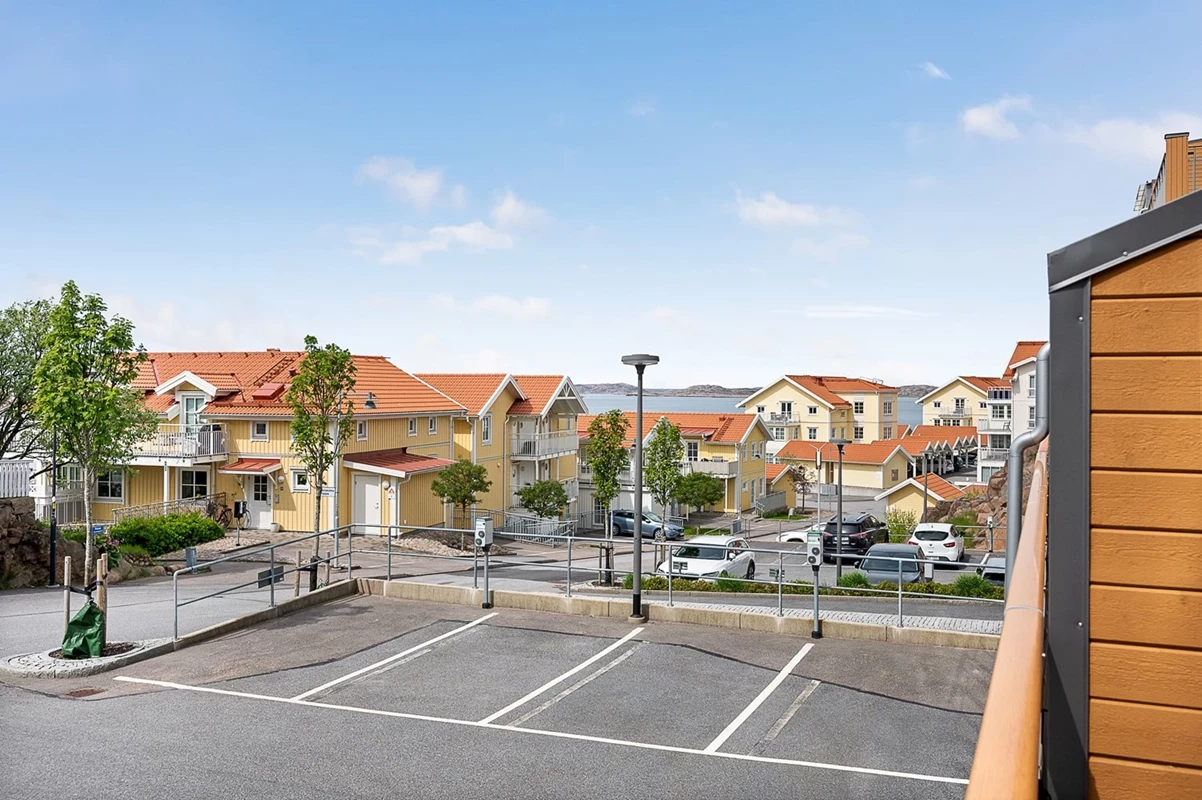 Privat parkeringsplats utanför dörren