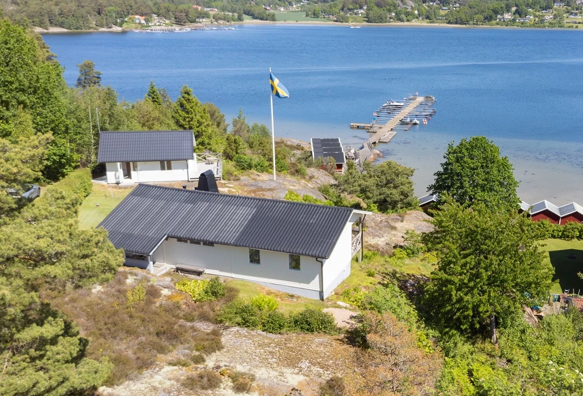 Spektakulärt läge - längst ut på berget med fri utsikt över hav och skärgård.