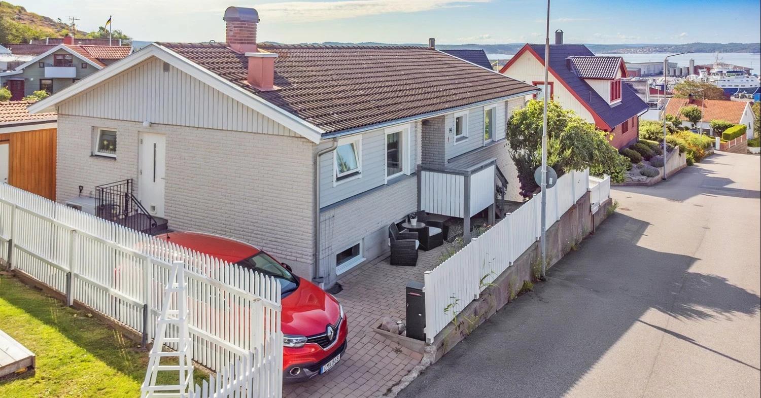 Parkeringsplats även på andra sidan huset