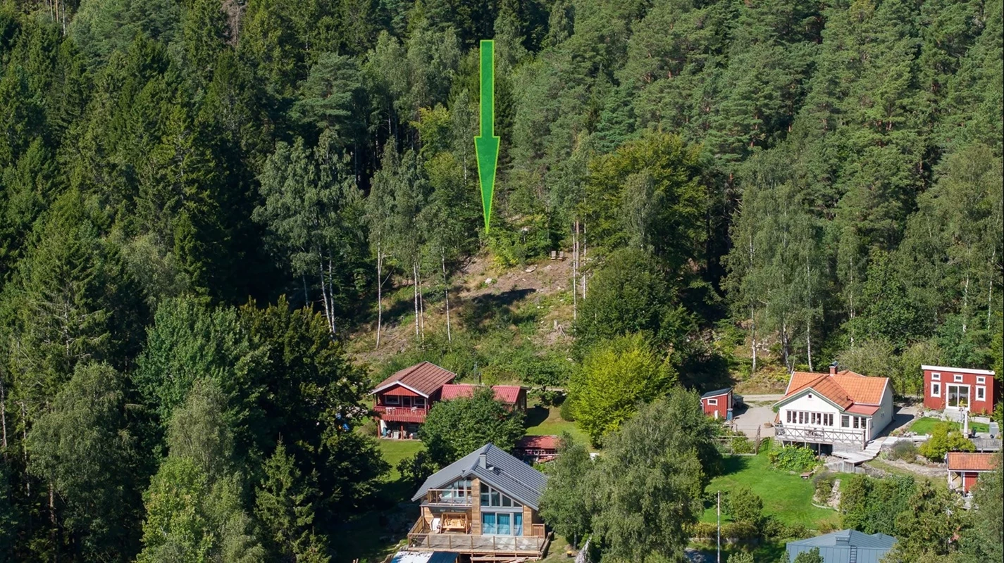 Generös byggbar tomt om ca 1 700 kvm i attraktiva Kavlanda på Bokenäset
