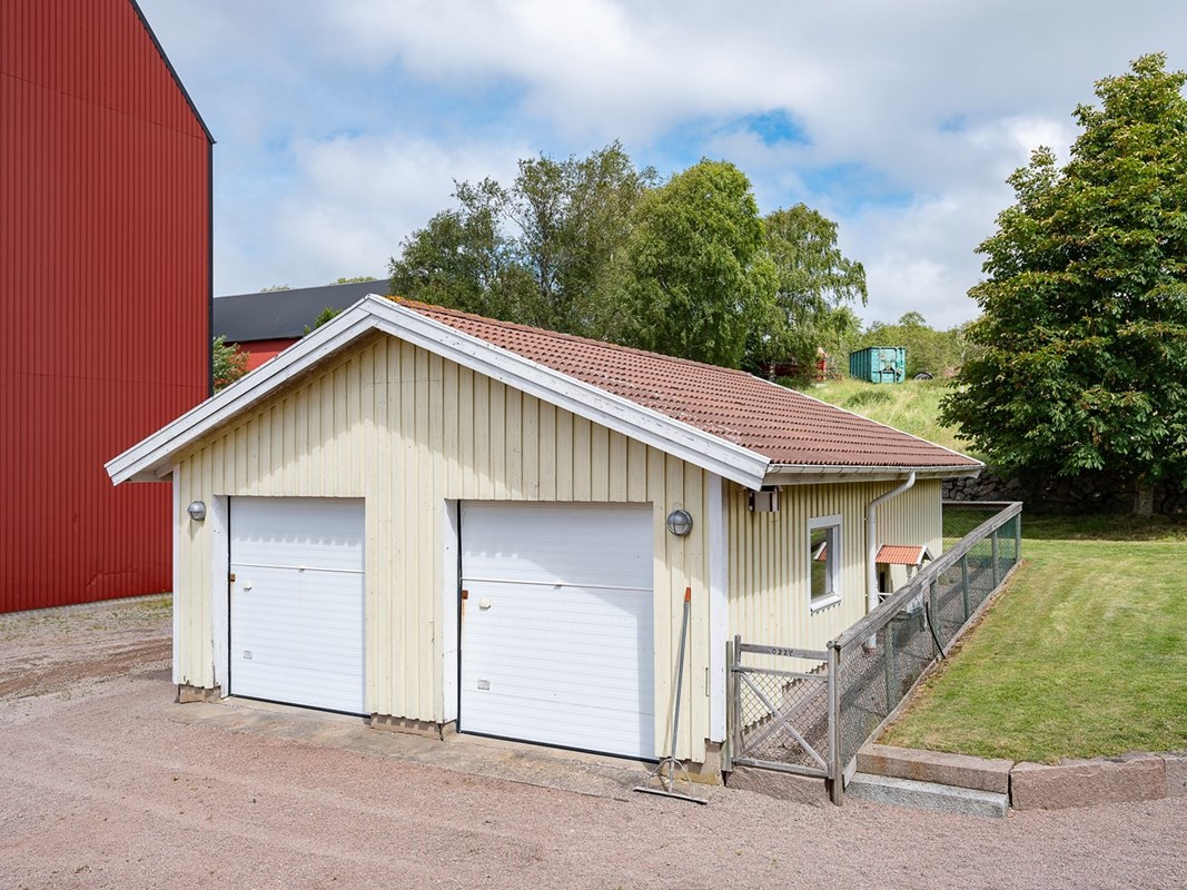 Dubbelgarage med indraget vatten och el