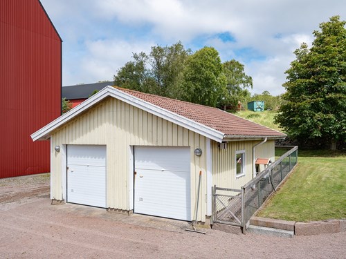 Dubbelgarage med indraget vatten och el
