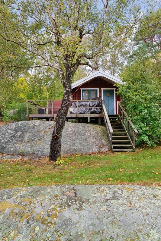 Gäststuga med egen uteplats