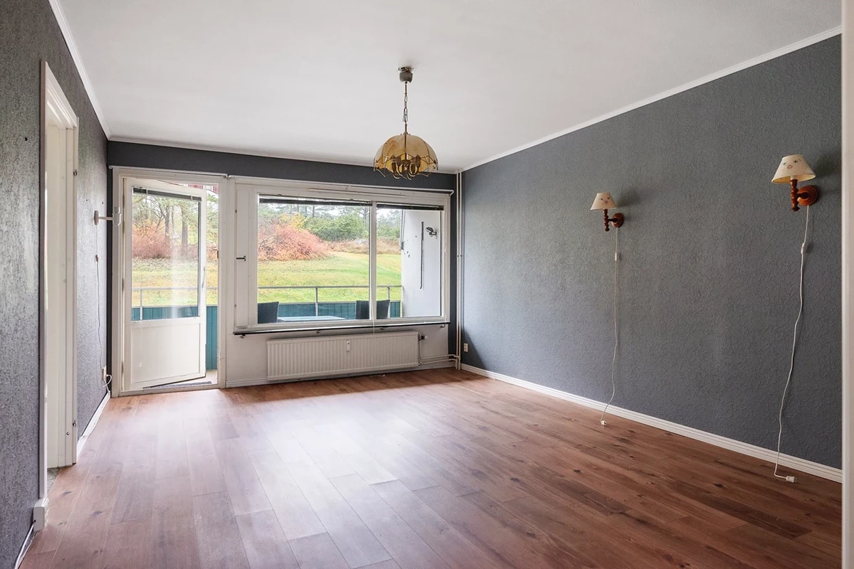 Från vardagsrummet nås balkongen