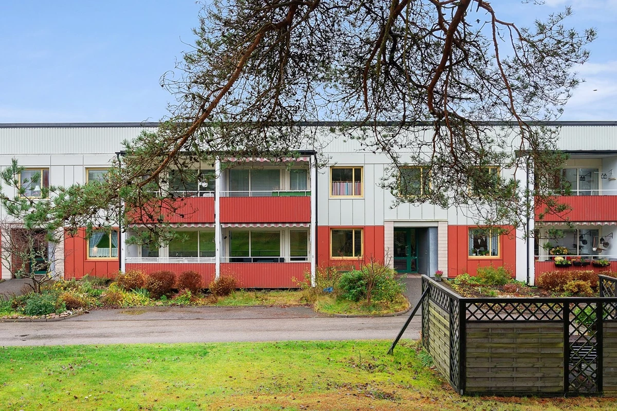 Lägenheten är belägen på markplan och är handikappanpassad