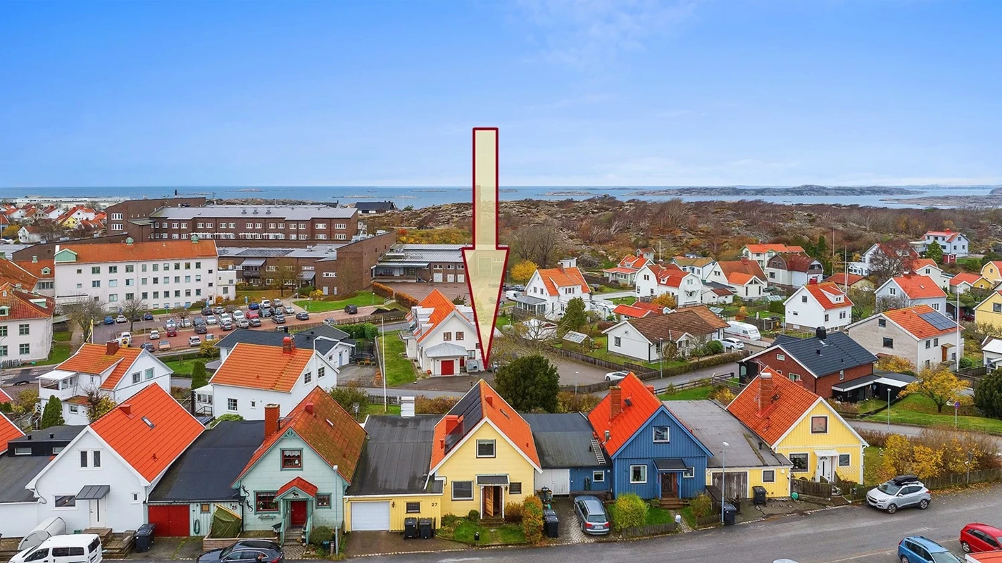 Yttertaket är bytt och solceller är installerade på senare år, men årtal okänt