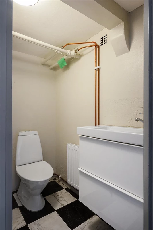 Toalett, källarplan