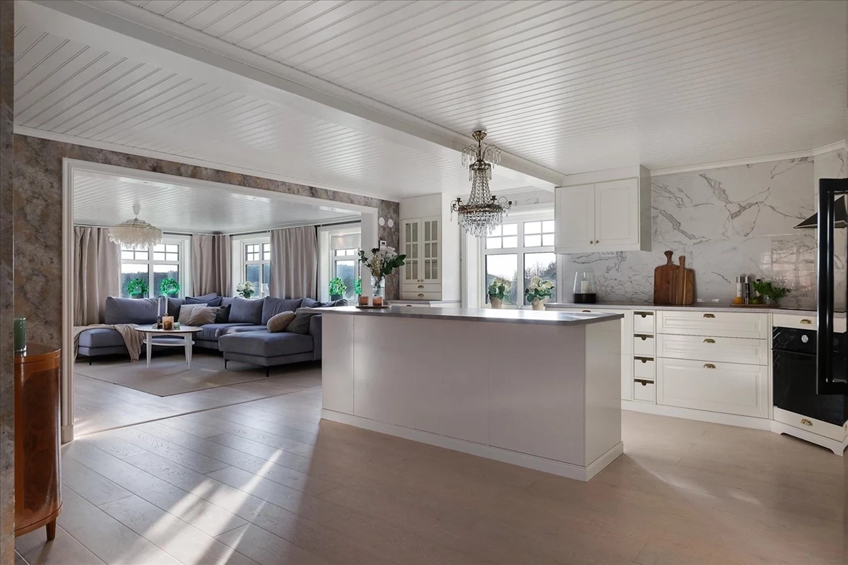 Hela huset har ett fint ljusinsläpp