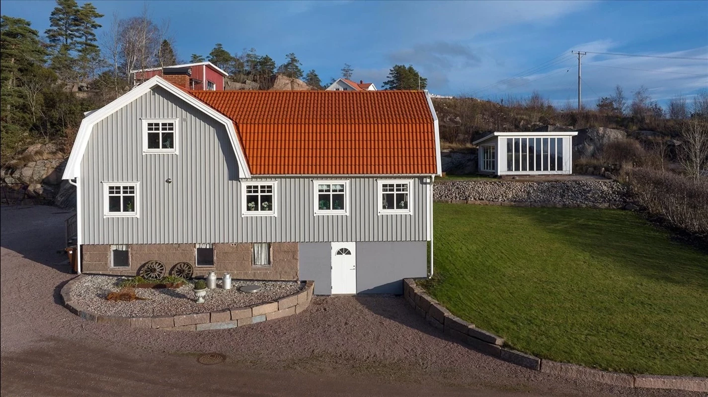 Häggvall 344 - stort hus med dubbelgarage och fristående uterum