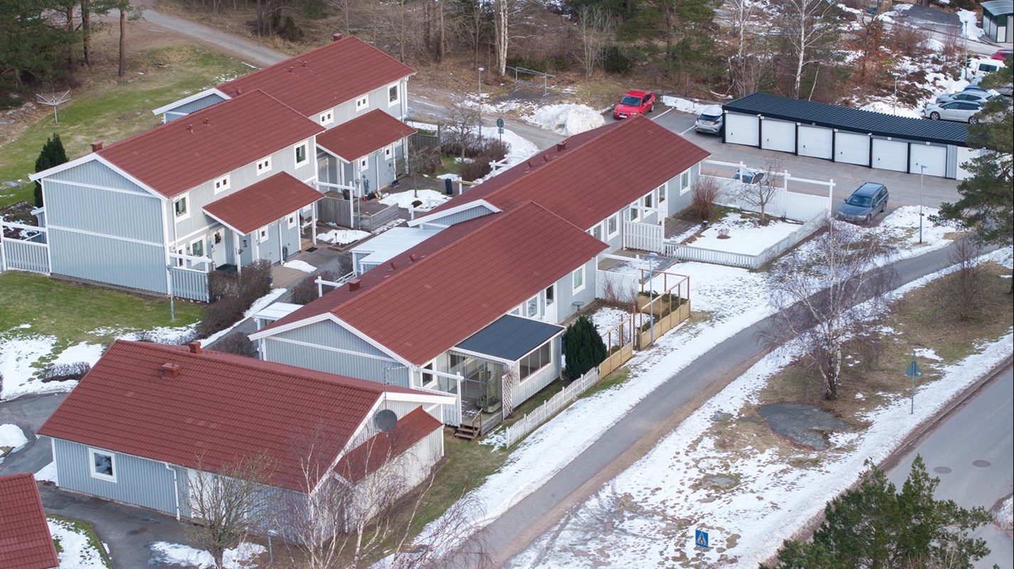 Till lägenheten hör en parkeringsplats