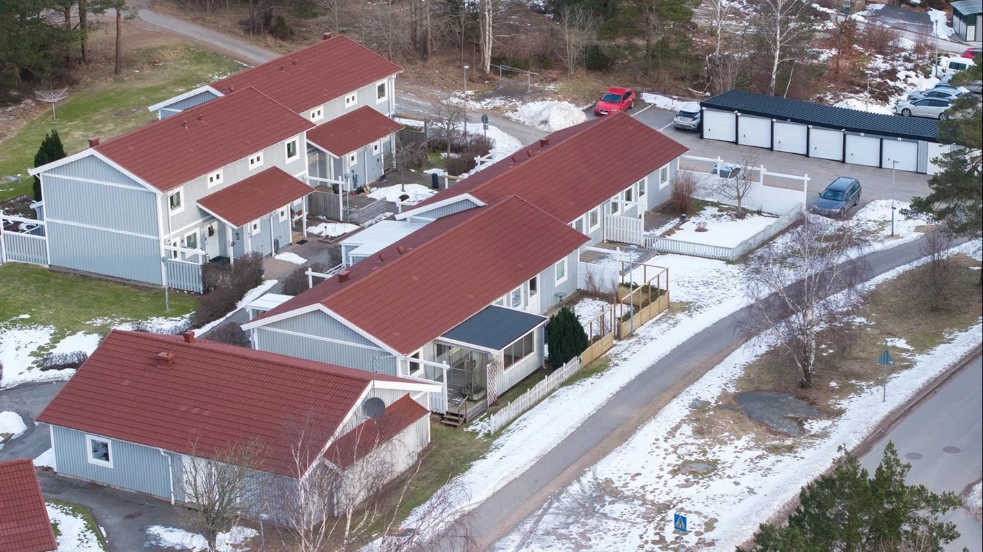 Till lägenheten hör en parkeringsplats