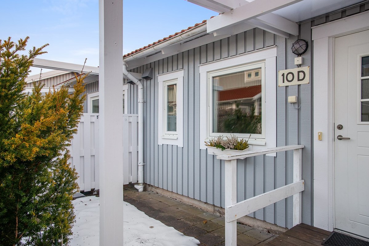 Egen entré och lägenheten är i ett plan