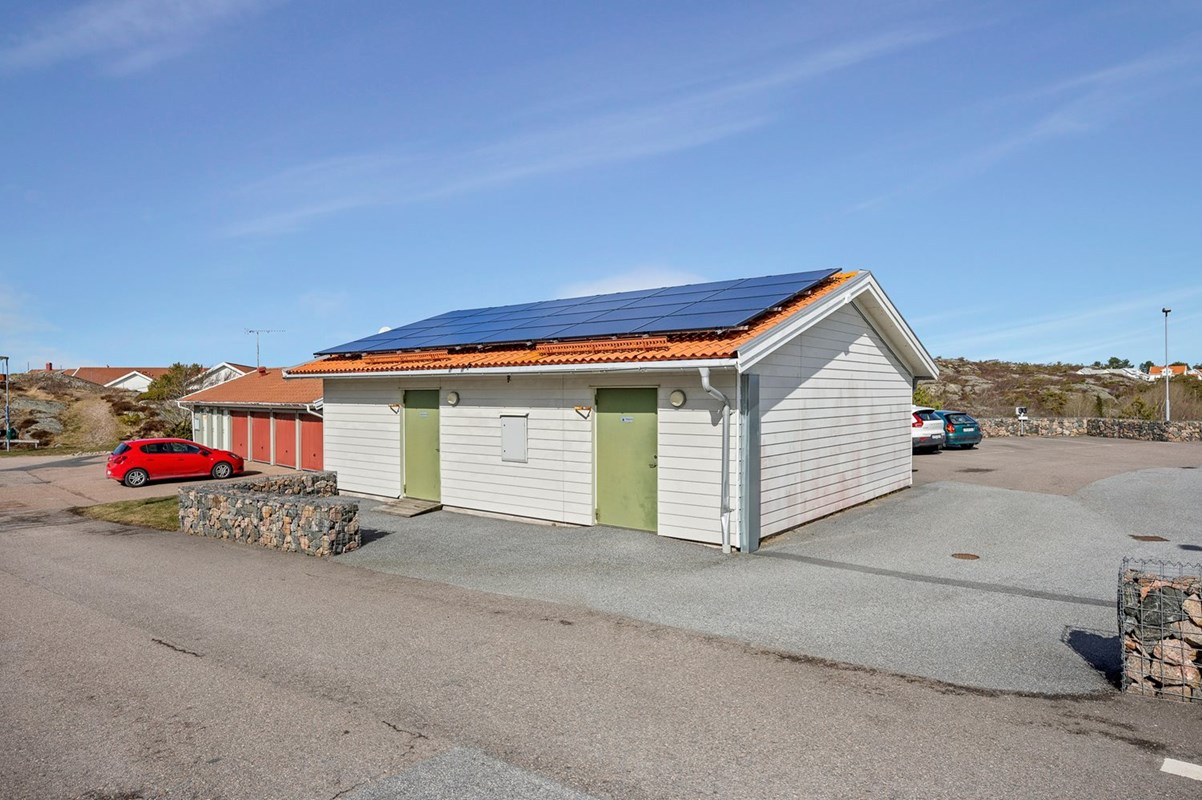 I samfällighetsavgiften igår parkering, vatten, avlopp, renhållning/sophämtning samt fiber.