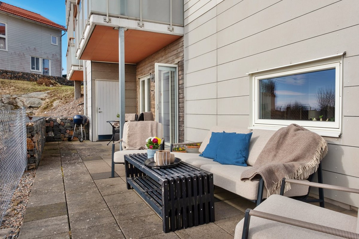 Här ryms det mesta; loungemöbler, fikabord, grillen och...