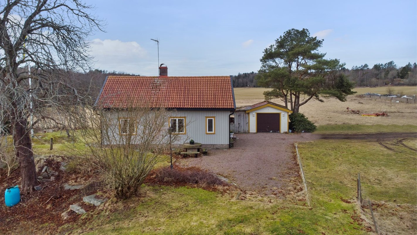 Charmigt boende med lantligt läge nära Gullmarsfjorden