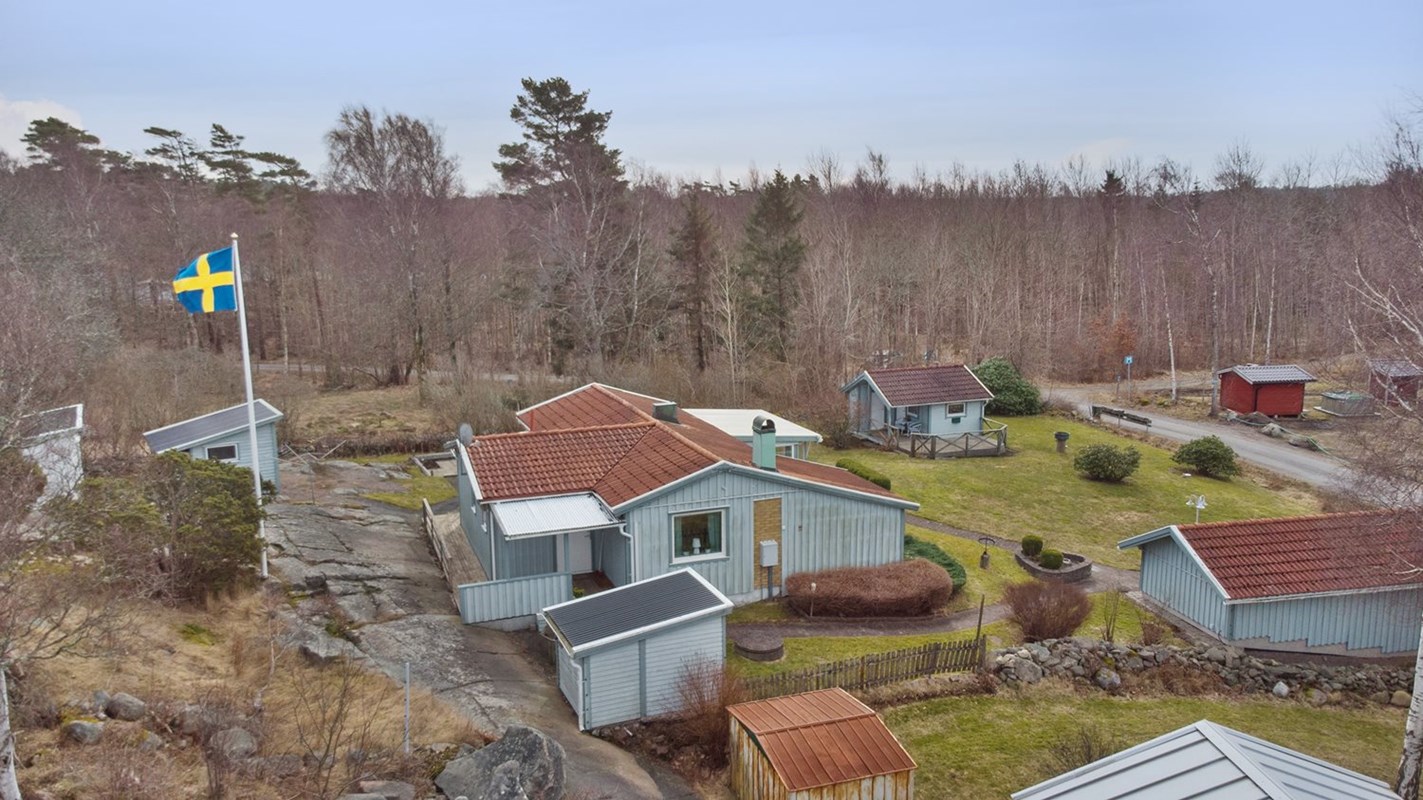 Den vackra tomten är en oas för såväl lek som avkoppling