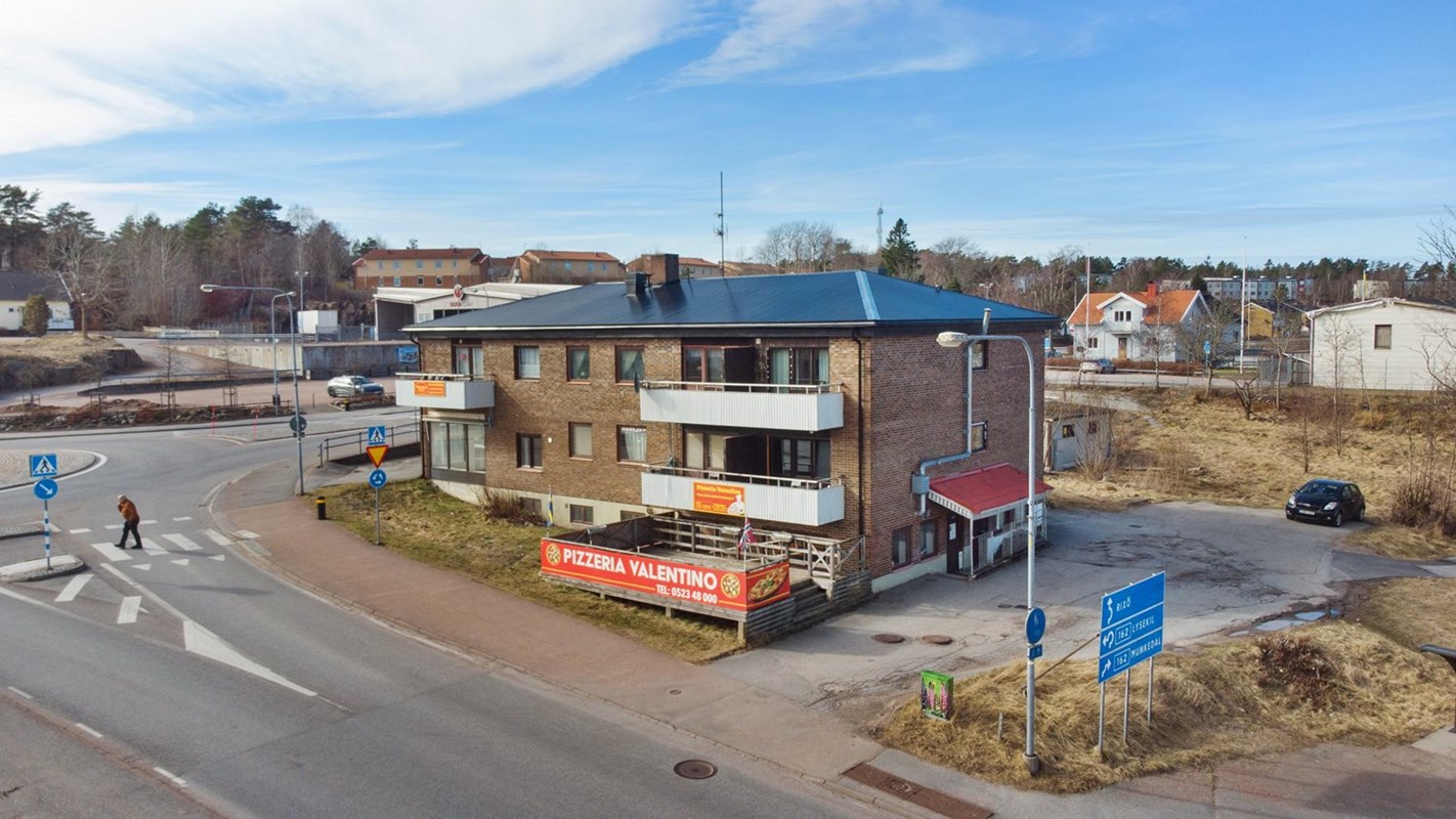 Centrumhuset i Brastad nu till salu