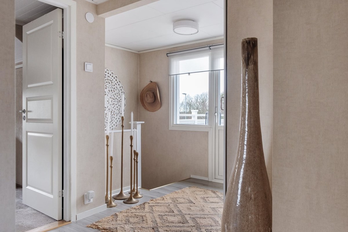 Övre hall med utgång till balkong