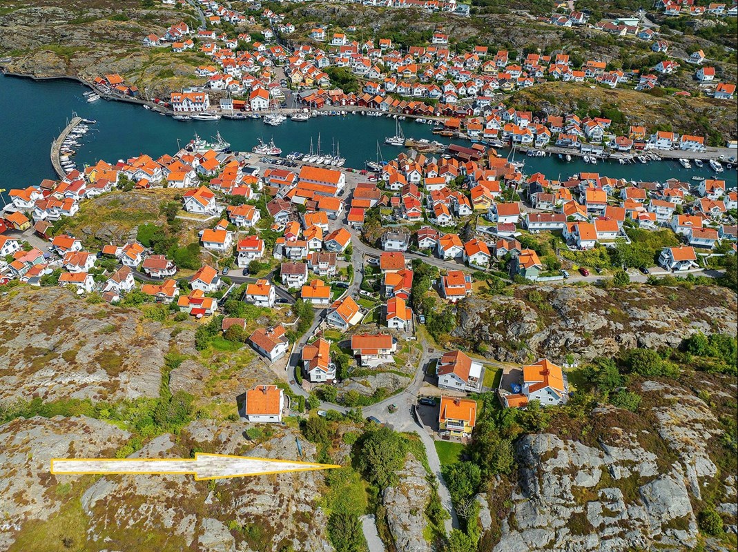 Nära till samhällets bryggor och charm, men ändå för sig själv