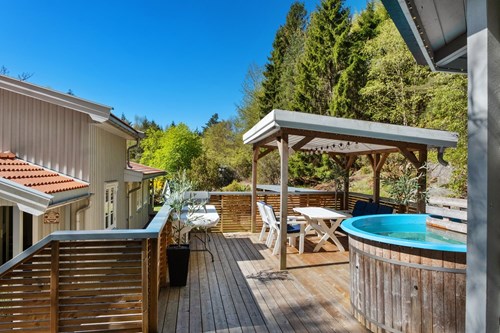 På den övre terrassen har man verkligen lyckats skapa känslan av en privat resort