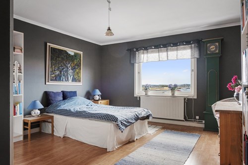 Två sovrum samt toalett på övre plan