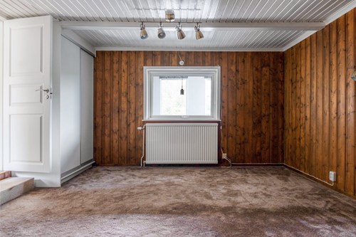Sovrum (tidigare garage som byggdes om till sovrum)