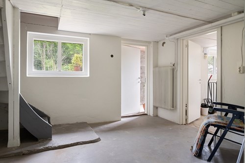 Groventré på källarplan