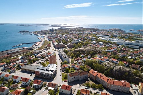 Hav och bad inom promenadavstånd, både från klippor, bryggor och badstrand