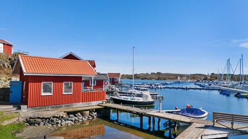 En av de största sjöbodarna med brygga och vattenrätt