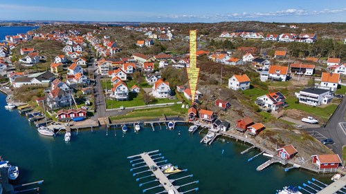 Skyddat läge, längst in i viken, bakom Skaftö Hotell Villa Lönndal