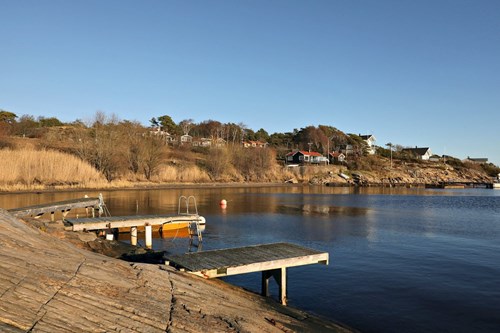 En av Lysekils finaste badplatser intill! En minut bort finns både strand och klipphäll