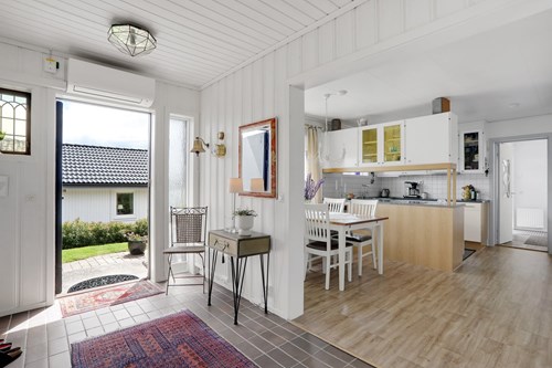 Hela bostaden är öppen och ljus