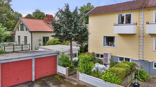 Garage närmast huset