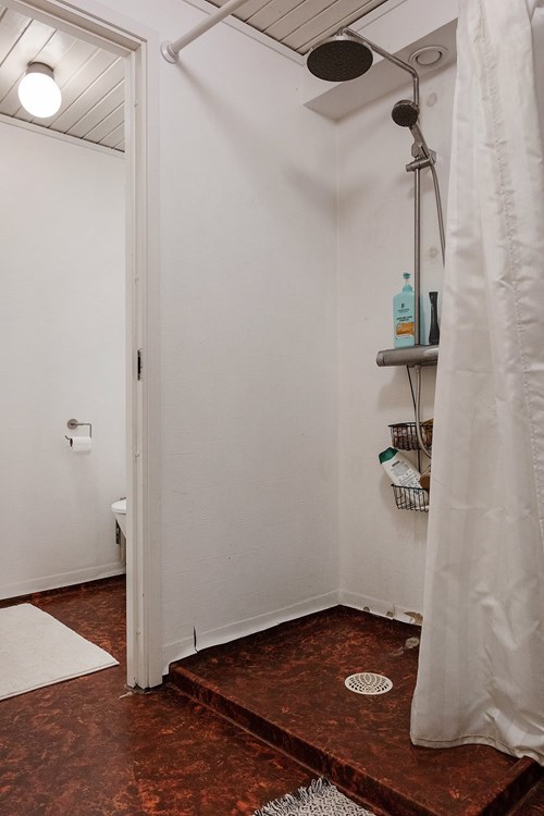 Badrum, på källarplan