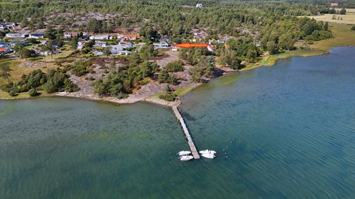 Önskar du salta bad är det bara att gå ner och ta ett dopp nedanför huset