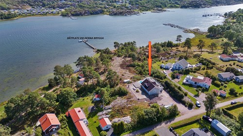 Vackert läge med båtplats strax nedanför