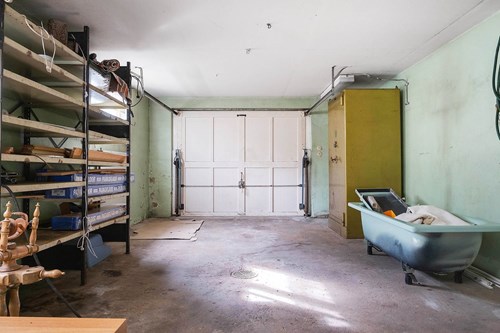 Stora ytor och garage för dig som gillar att meka