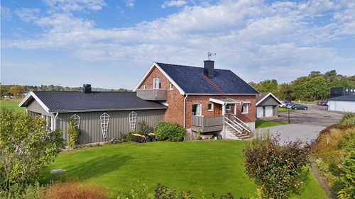Lantligt läge med tio minuters biltur till Lysekil