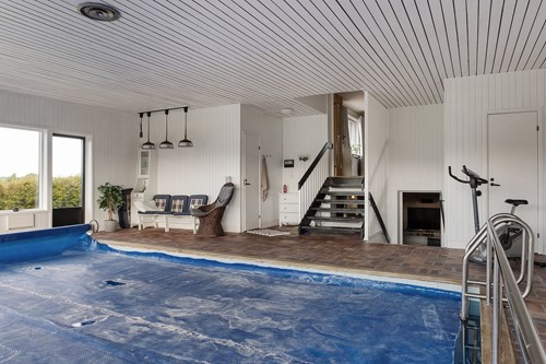 Hemmaspa med utgång till stor altan